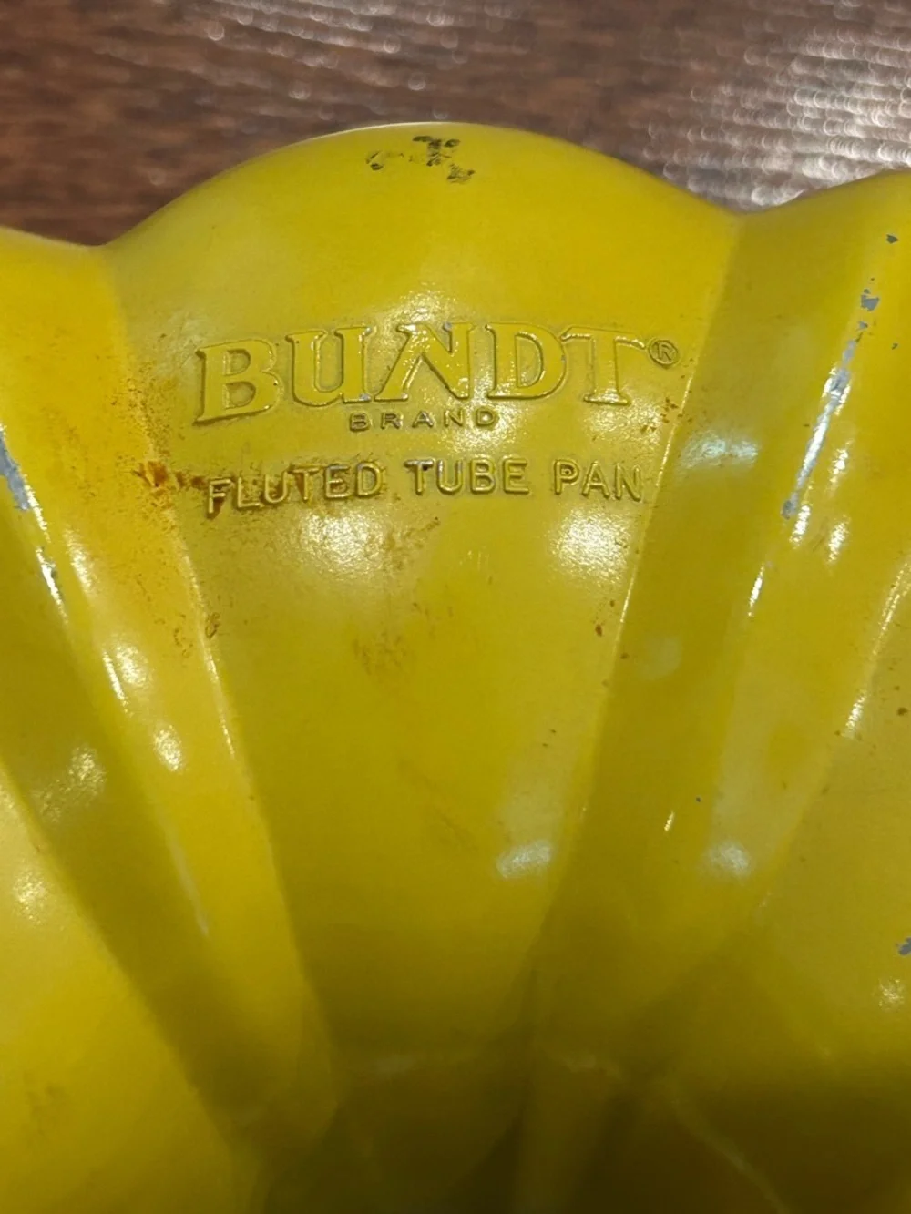 Nordic Ware Best Bundt Vintage Harvest Gold Gradient Aluminum Fluted Tube Pan